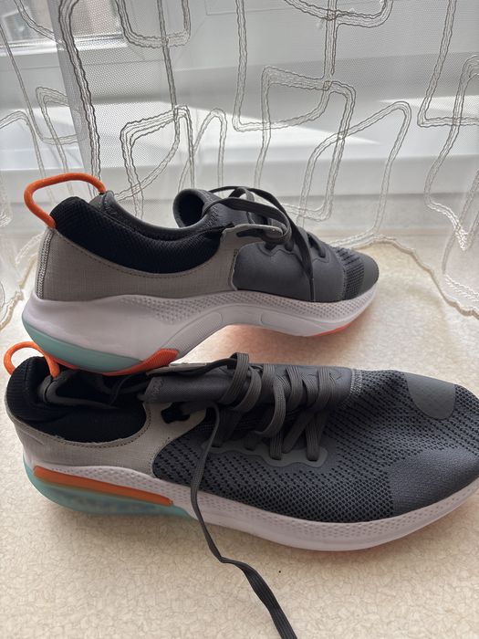 Продам кроссовки