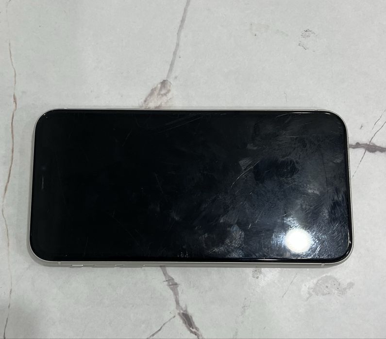 Продам Айфон 11 128/88