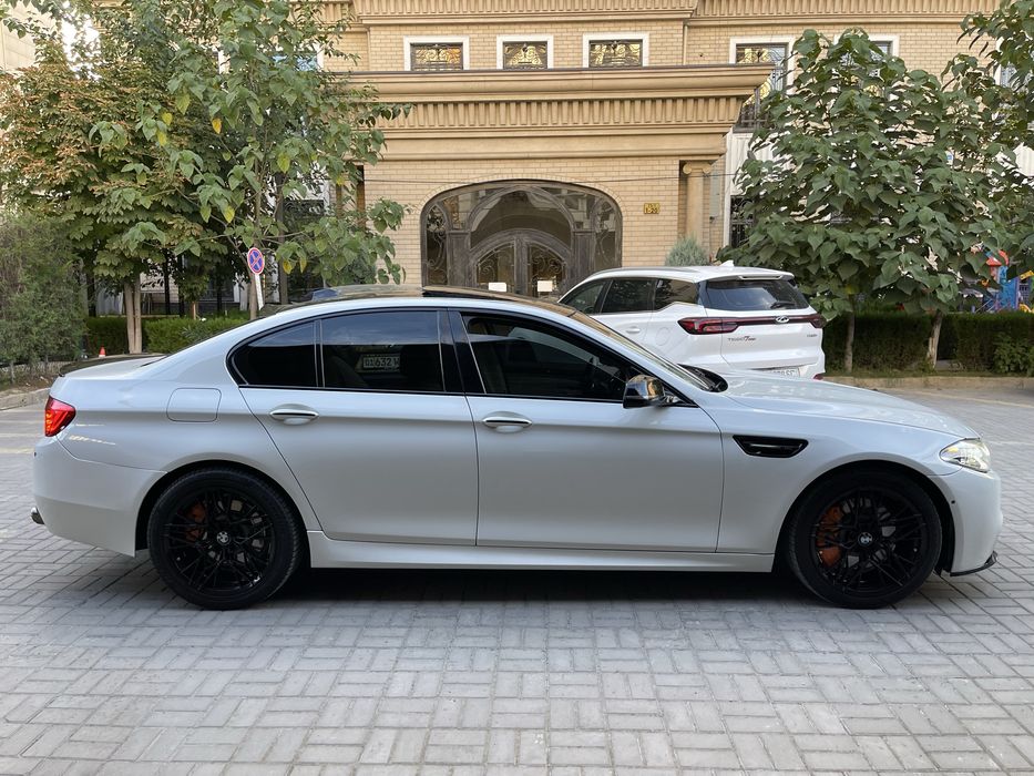 BMW F10 Рейсталинг М5 куринишда