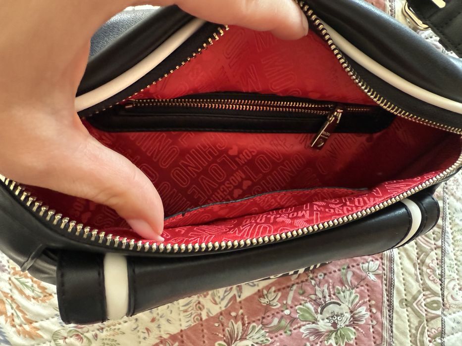 Чисто нова чанта Love moschino