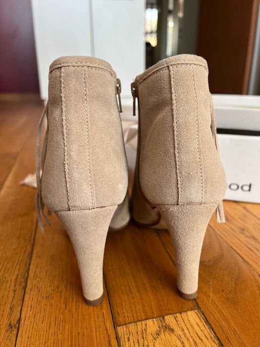 Боти с ток от естествен велур на Promod