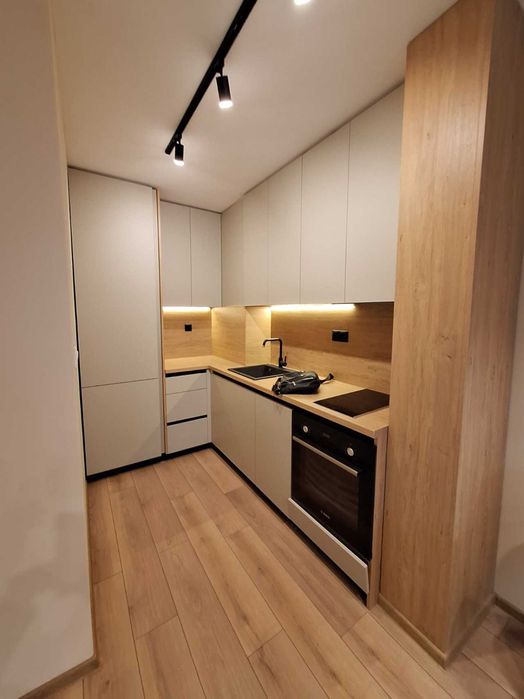 Продава се Двустаен апартамент в Пловдив, Център - 57 кв.м за 1423 €/кв.м - Снимка #2