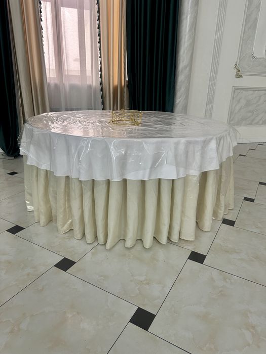 Стол круглый, диаметр 180 см