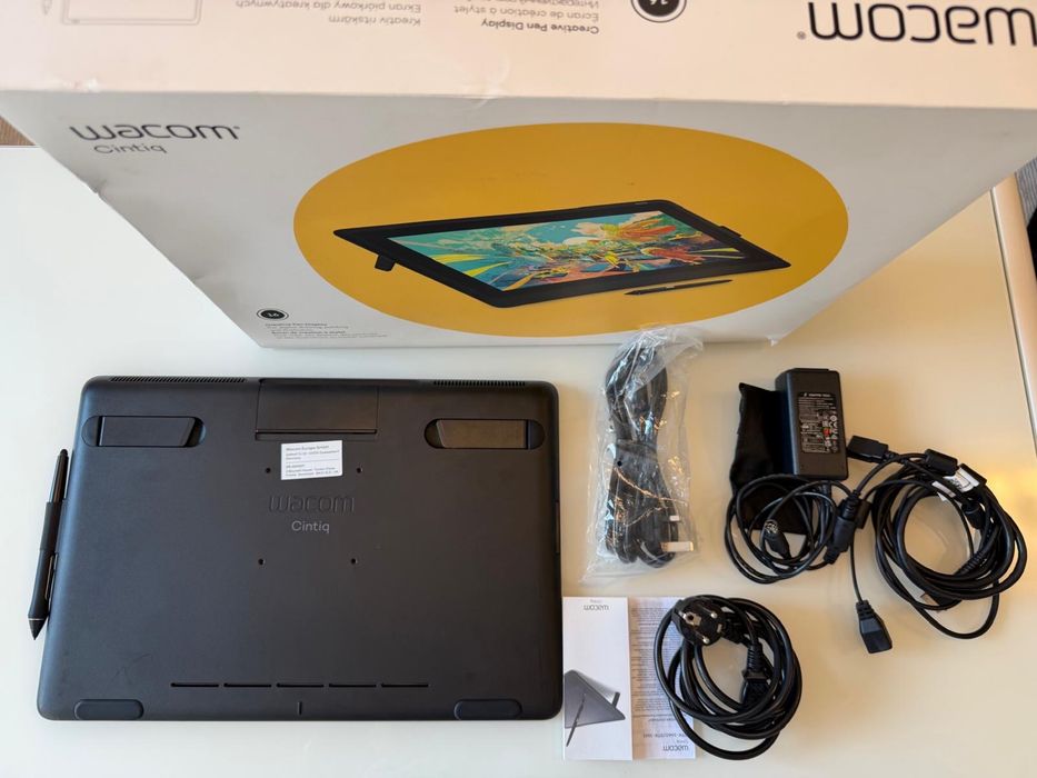 Нов Графичен таблет Wacom Cintiq 16 Дисплеят е 15.6” с Full HD резолюция 1920 × 1080 px и 72% NTSC цветово покритие