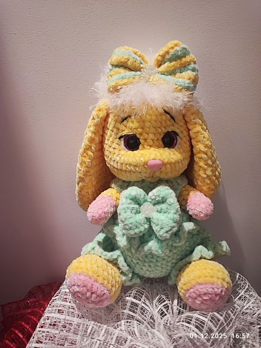 Плюшено плетено зайче