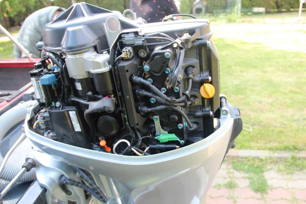 Barca Furseal 425, model 2022 cu motor Honda 60 CP