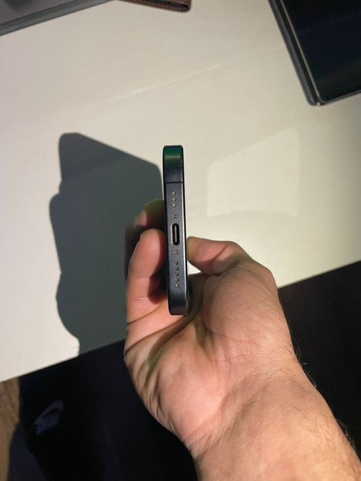 Vand iphone 15 pro sau schimb