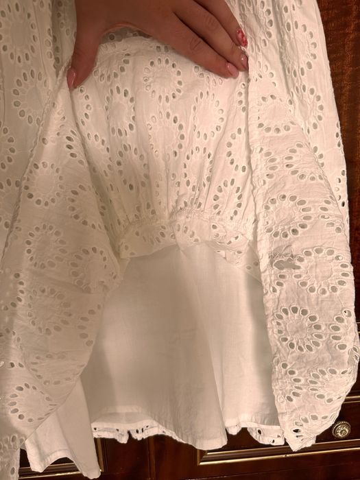 Дамска рокля в бяло