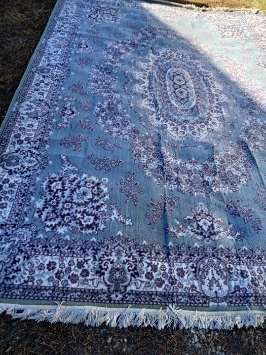 Продаётся ковёр,состояние хорошее,размер 2×3.