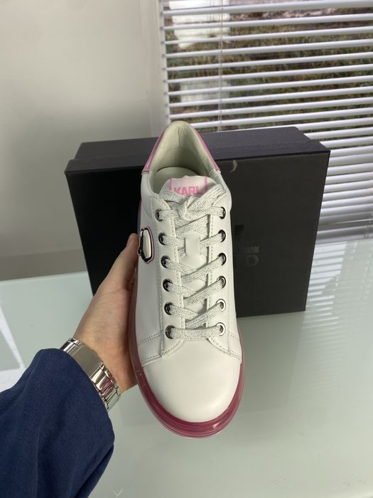 Karl Lagerfeld, model Kapri Kushion Karl NFT Lo Lace