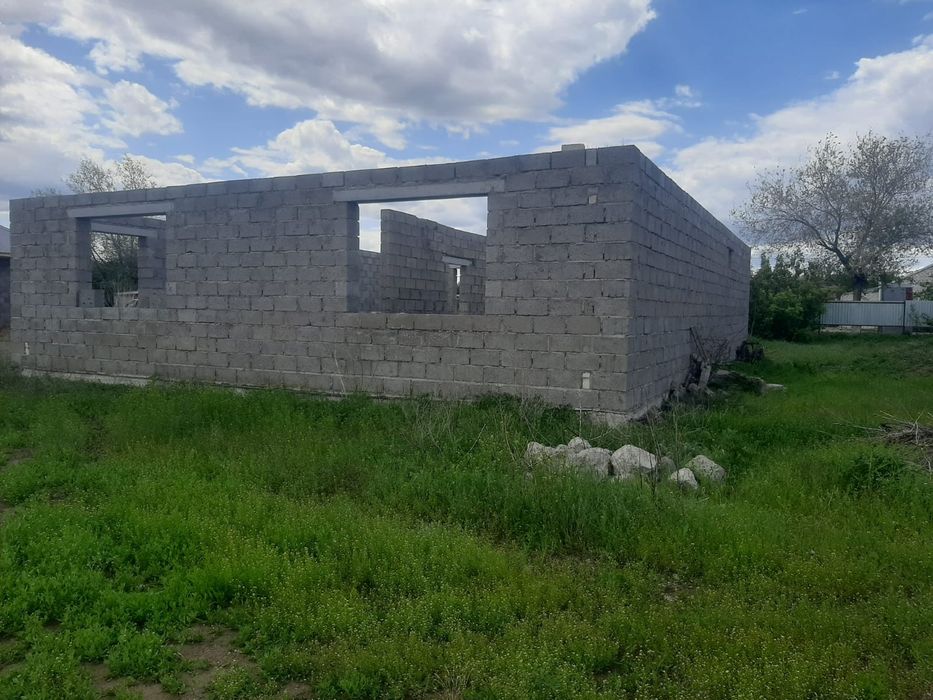 Продаётся недостроеный дом