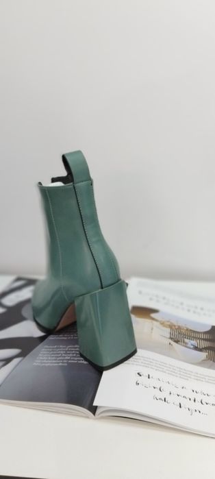 Четири модела, ограничени размери боти на супер ниски цени.