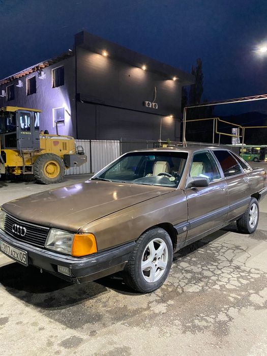 Срочно  продам ауди 100