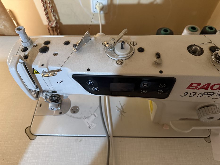 Швейная машинка BAYOYU, с комплектом ниток