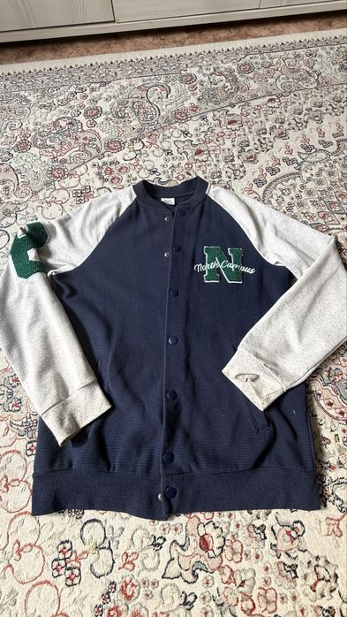 Продам бомбер на подростка на 9-12 лет.