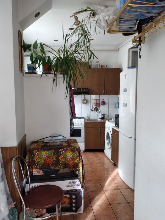 Vând sau schimb apartment o cameră situat in centru cu casă in localitatea Mândruloc  , Cicir  !