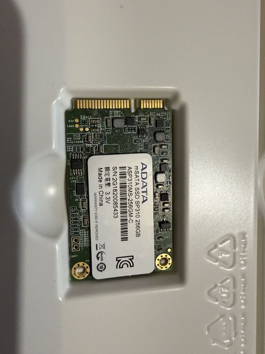 Vand SSD 256GB utilizat