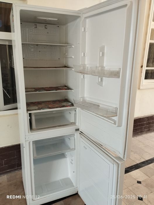 Muzlatgich sotiladi tez va arzonga yangidek