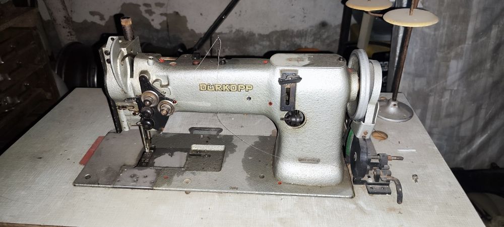 Продам швейную машину