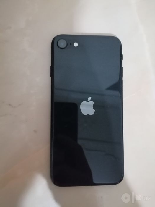 Iphone SE 2020 и Huawei Nova Y73