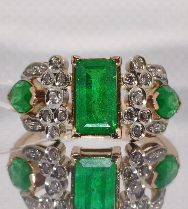 Золото с бриллиантами и изумрудами