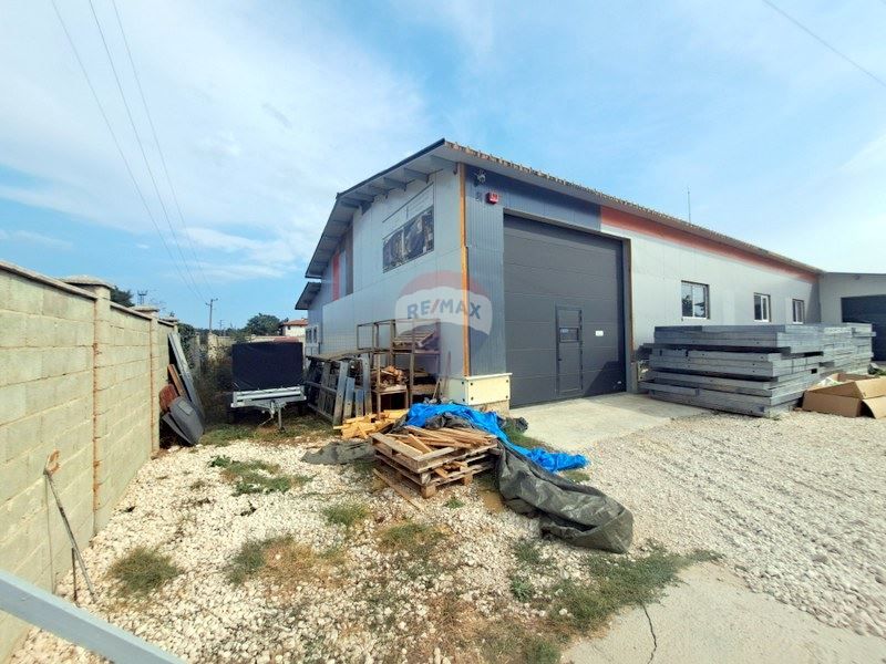 Дава се под наем Склад в с. Каменар, Област Варна - 640 кв.м за 2193 € - Снимка #1