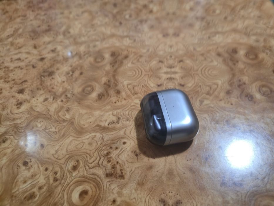 Vând Buds 3 Pro putin utilizate