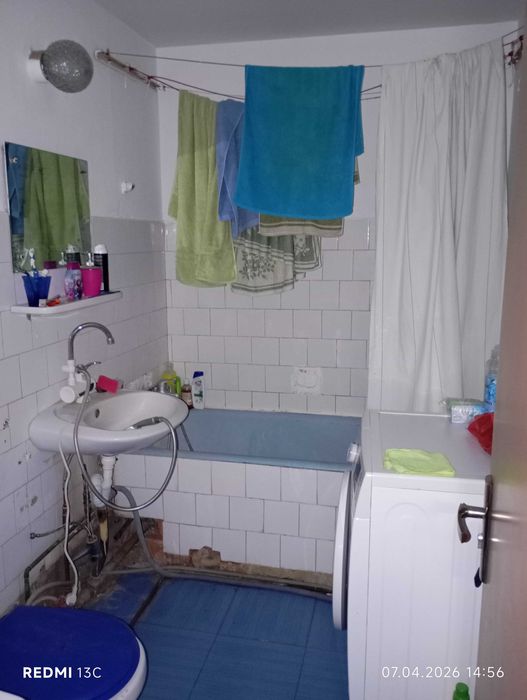 Vand apartament trei camere
