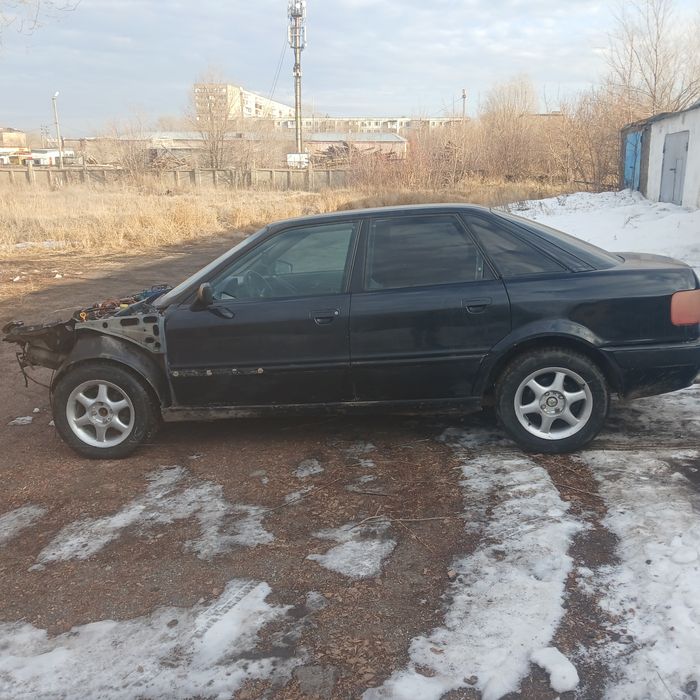 Продаётся запчасти на Ауди 80