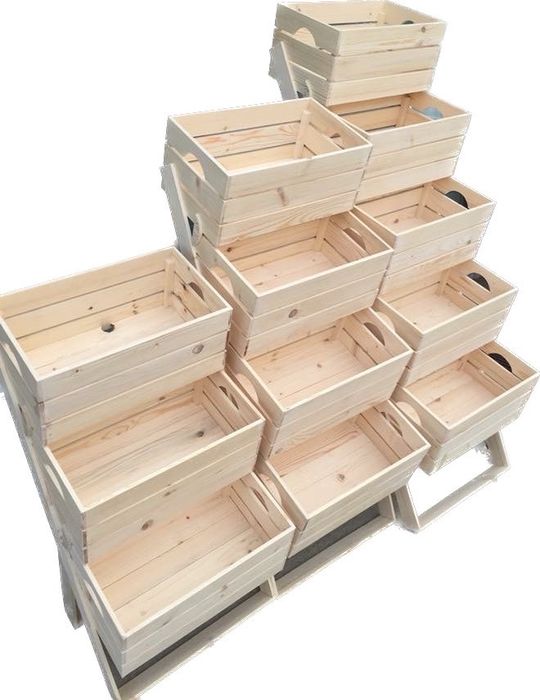 Дървен стъпаловиден стелаж от щайги за плод и зеленчук