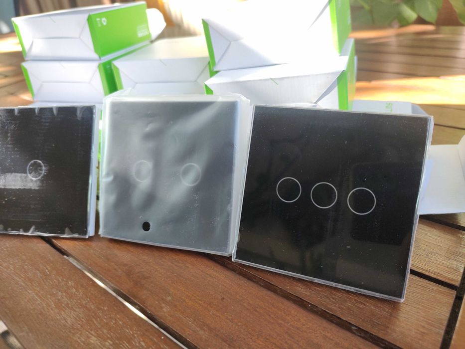 Întrerupător triplu cu touch