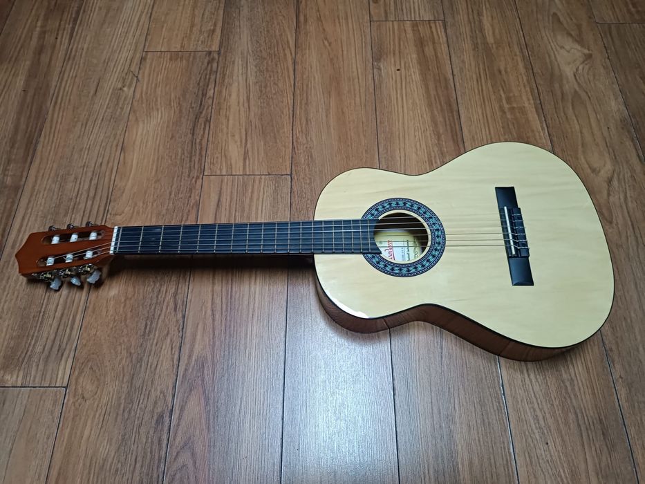Selling guitar with extra strings