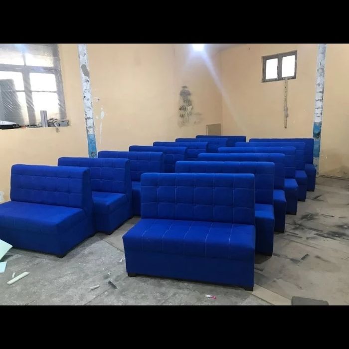 Kafe va pleysteshin uchun divan