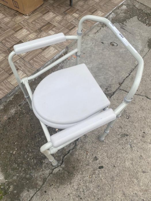 Кресло-стул с санитарным оснощением