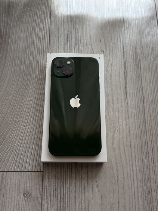 Iphone 13, culoarea verde. Vine si cu husa.