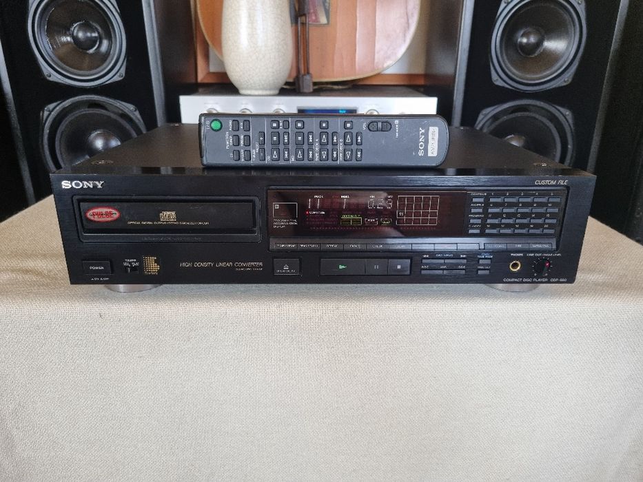 Sony CDP-990. Perfect functional. 18 Bit. Impecabil