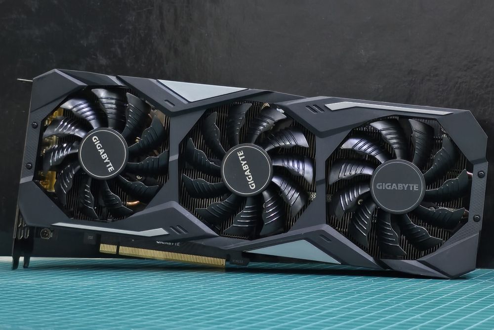 Продам Gigabyte RTX 2070 Super Windforce OC 3X