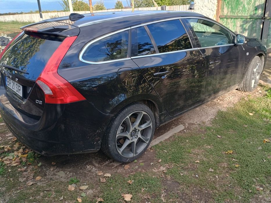 Vând Volvo v60 D2