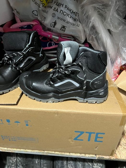 Продам спец обувь 41 размер