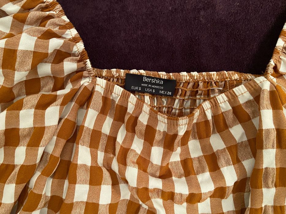 Bluză crop top pe umeri Bershka