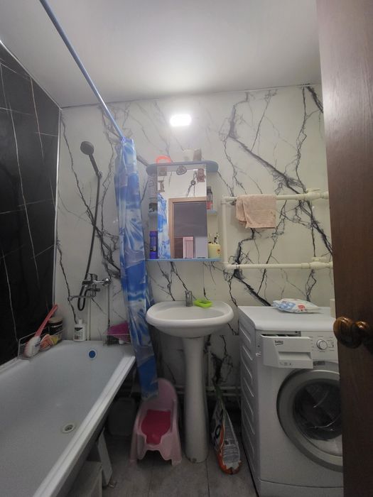 Продам 2 ух комн кв район Берекке