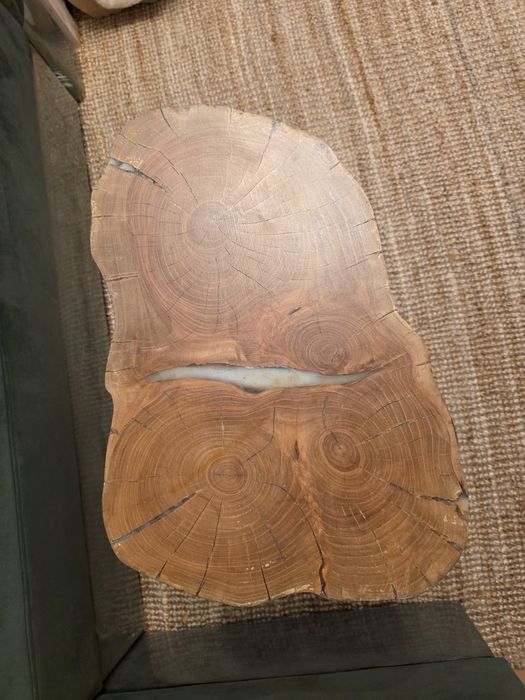 Măsuță de cafea din felie de lemn