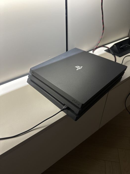 Ps4 pro отличное состоение дам с играми