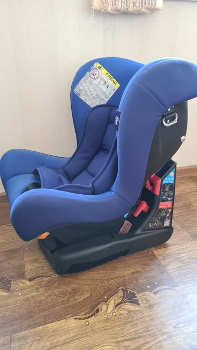 Продается автокресло chicco ( чикко)
