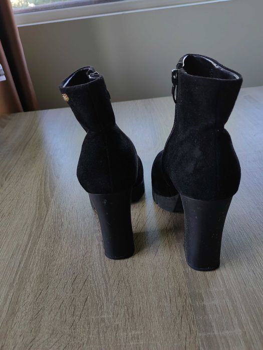 Дамски велурени боти