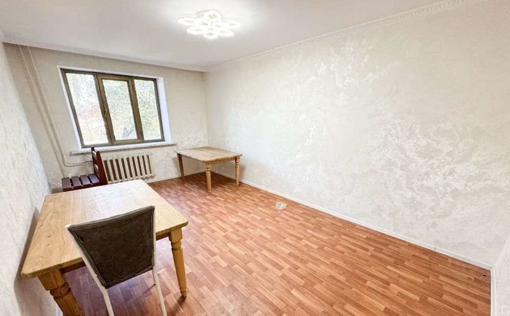 продам 4-х ком. 90кв. центр 2-этаж