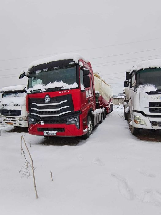 SINOTRUK HOWO цементовоз