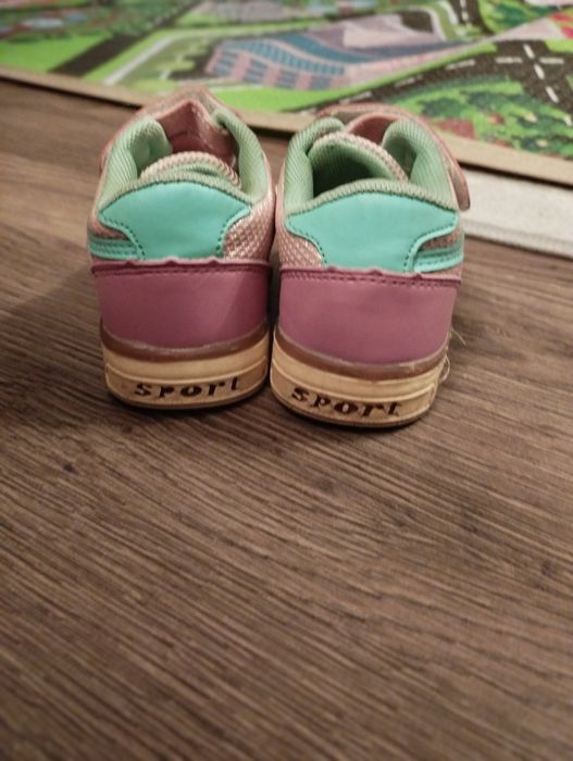 Продам Кроссовки детские