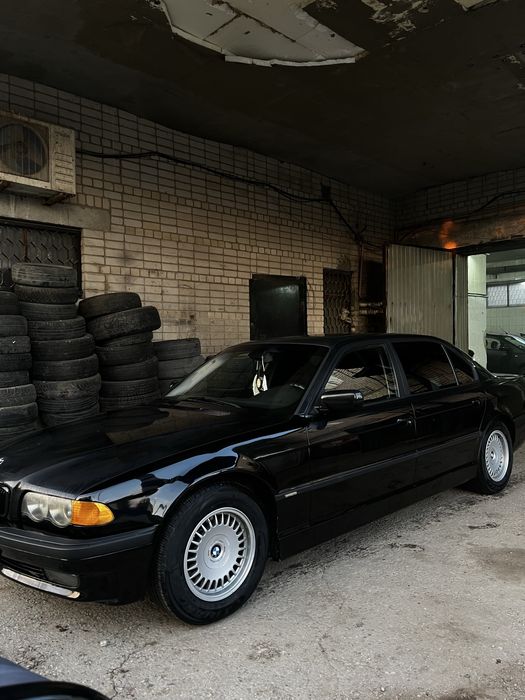 Продам бмв е38 740