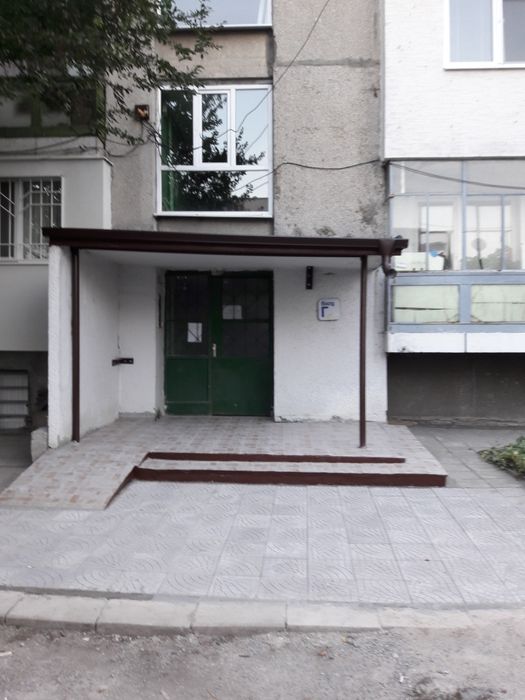 Ремонт на покриви , навеси, претърсване на керемиди,  безшевни улуци